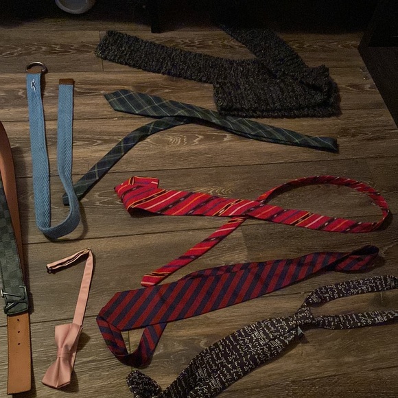 Ties, scarf , and belts - Picture 3 of 3